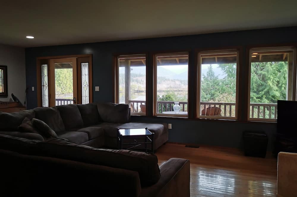 Photo of Livingroom in Ucluelet