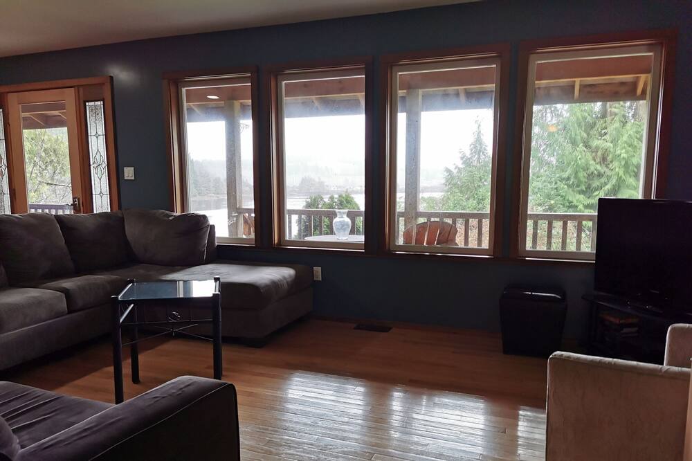 Photo of Livingroom in Ucluelet