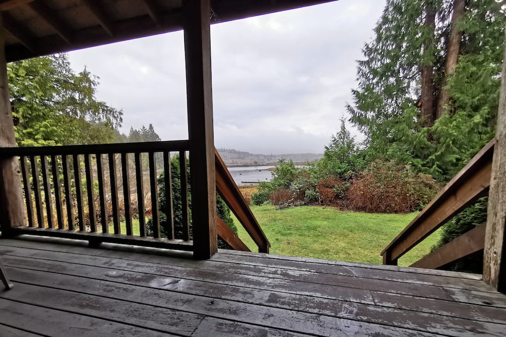 Photo of Patio Balcony in Ucluelet
