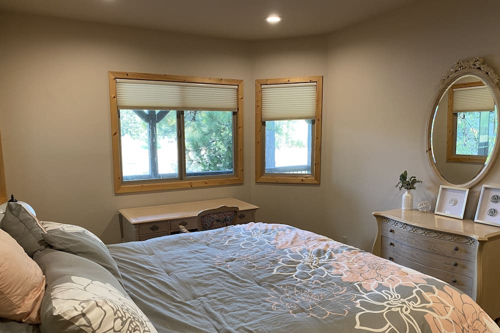 Photo of Bedroom in Forest Meadows