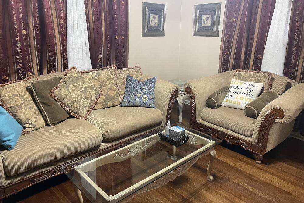 Photo of Livingroom in Hanford