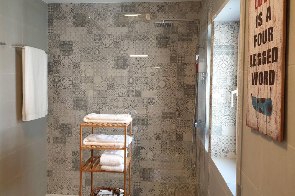 Photo of Bathroom in Covilha