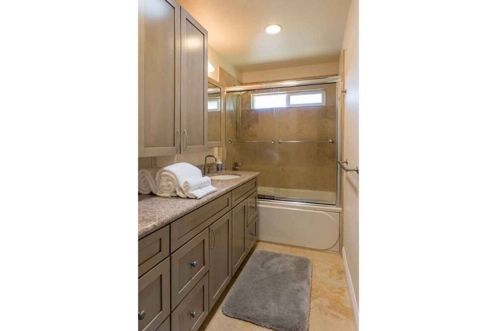 Photo of Bathroom in Pauwela