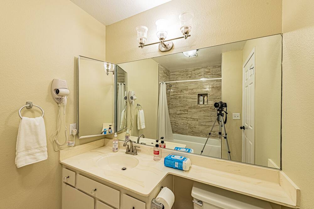 Photo of Bathroom in Rancho Oakey
