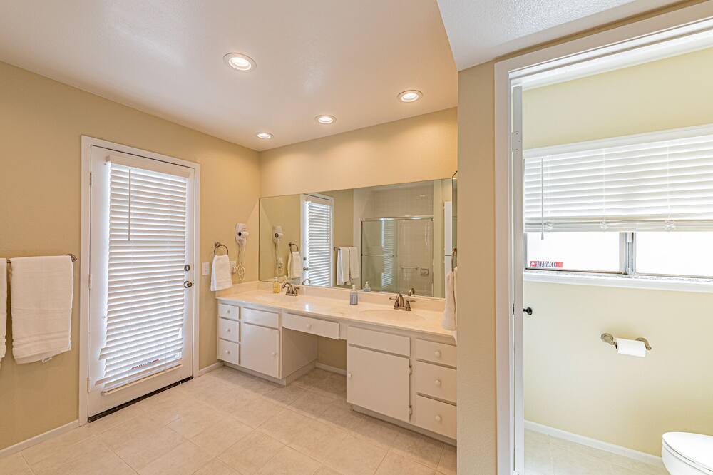 Photo of Bathroom in Rancho Oakey