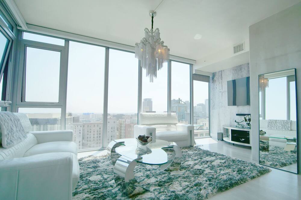 Photo of Livingroom in Downtown