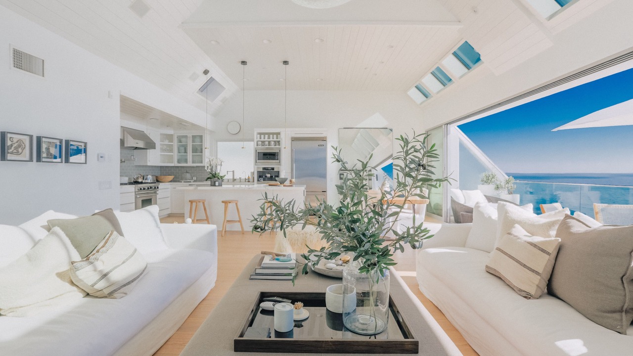 Photo of Livingroom in Central Malibu