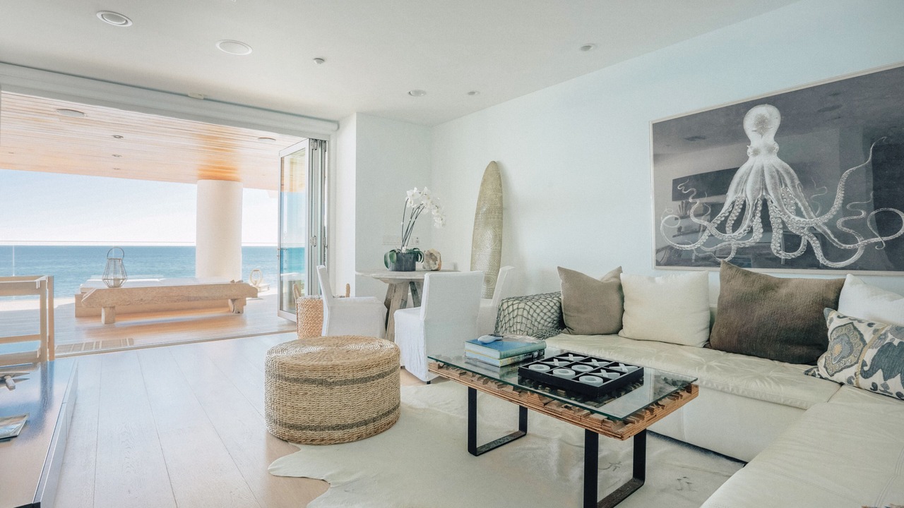 Photo of Livingroom in Central Malibu