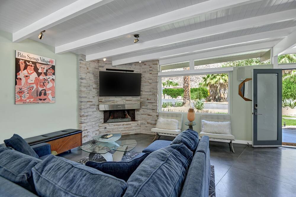 Photo of Livingroom in Tahquitz River Estates