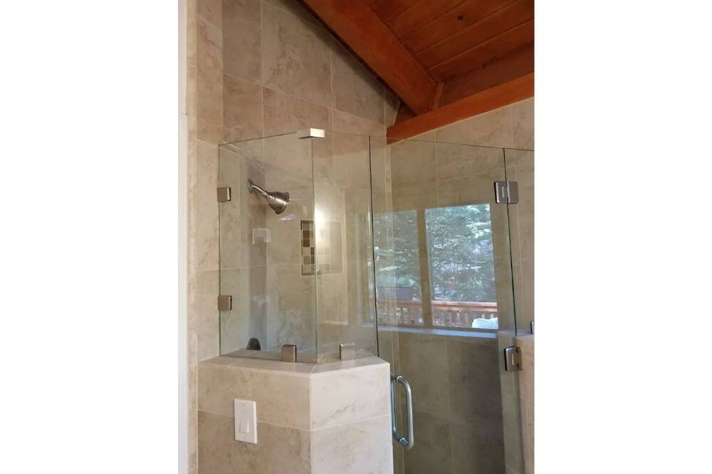 Photo of Bathroom in Pine Mountain Club
