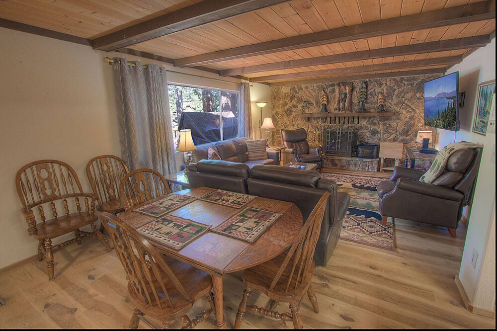 Photo of Livingroom in Lower Kingsbury