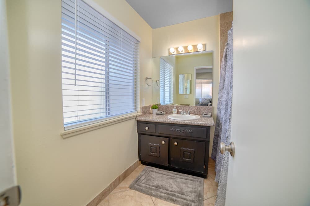Photo of Bathroom in Rancho Oakey