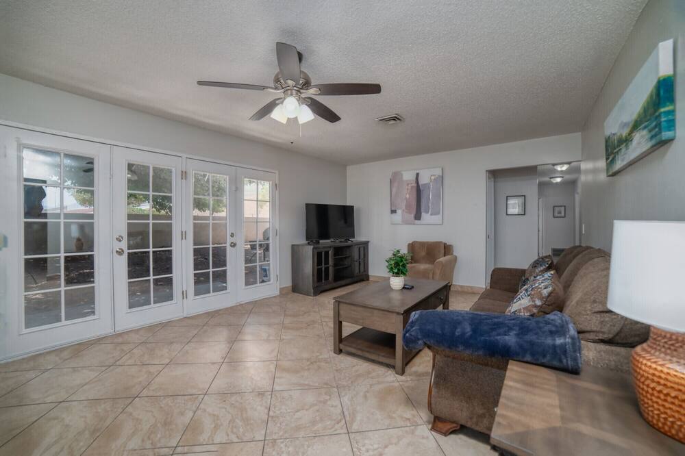 Photo of Livingroom in Rancho Oakey