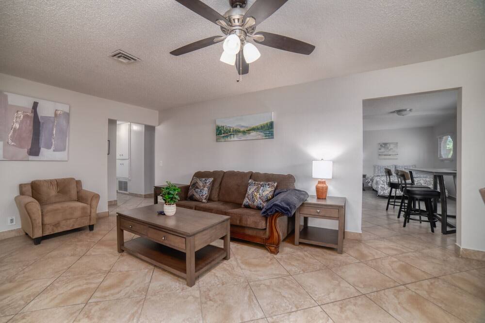 Photo of Livingroom in Rancho Oakey