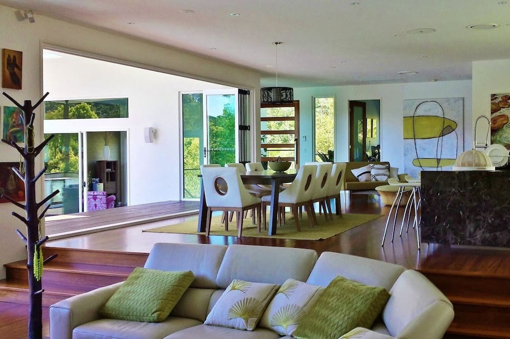Photo of Livingroom in Tallebudgera