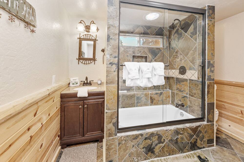 Photo of Bathroom in Woodlands