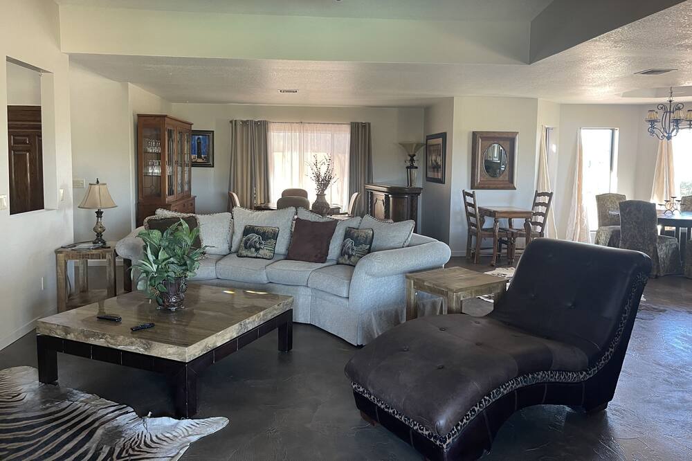 Photo of Livingroom in Wickenburg