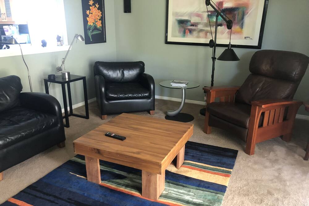Photo of Livingroom in Simi Valley