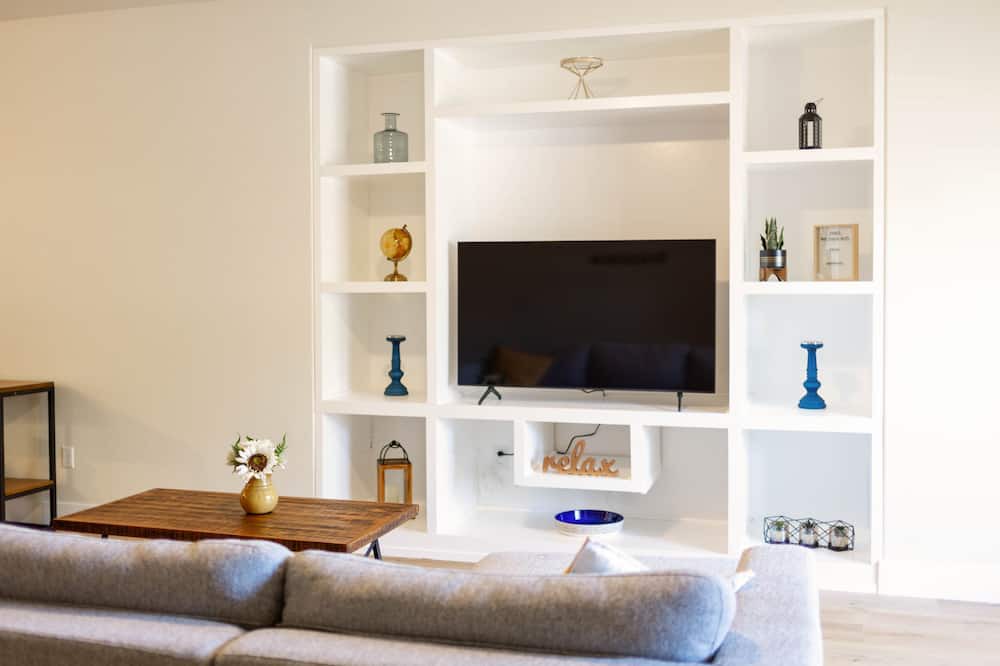 Photo of Livingroom in Exeter