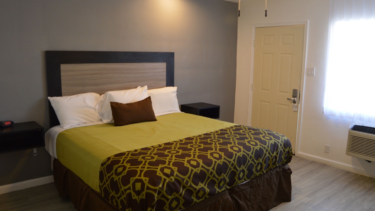 Photo of Bedroom in Tahquitz River Estates