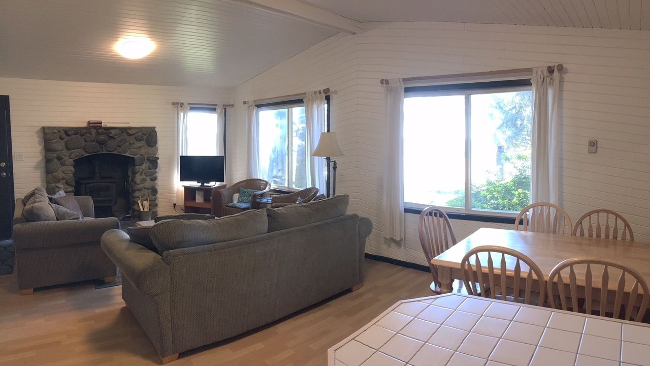 Photo of Livingroom in Tofino