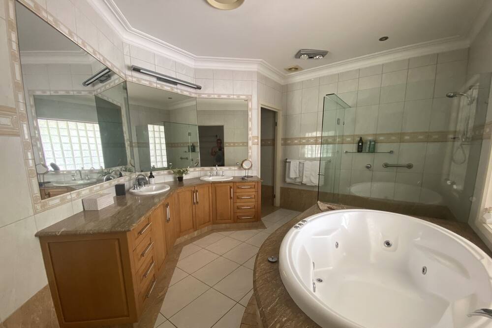 Photo of Bathroom in Helensvale