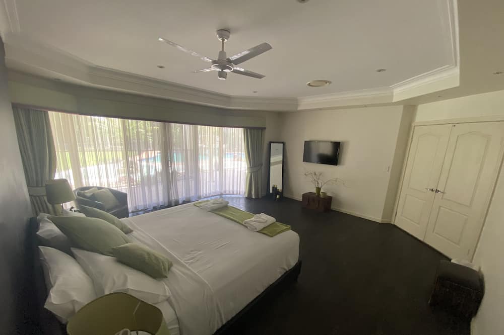 Photo of Bedroom in Helensvale