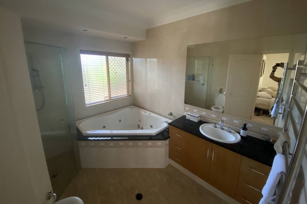 Photo of Bathroom in Helensvale