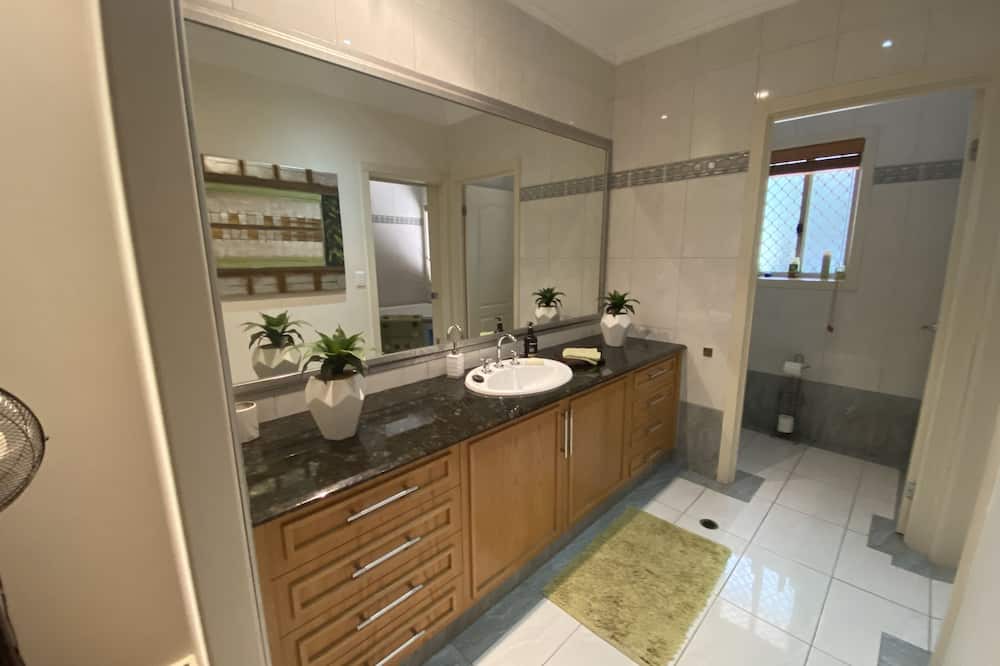 Photo of Bathroom in Helensvale