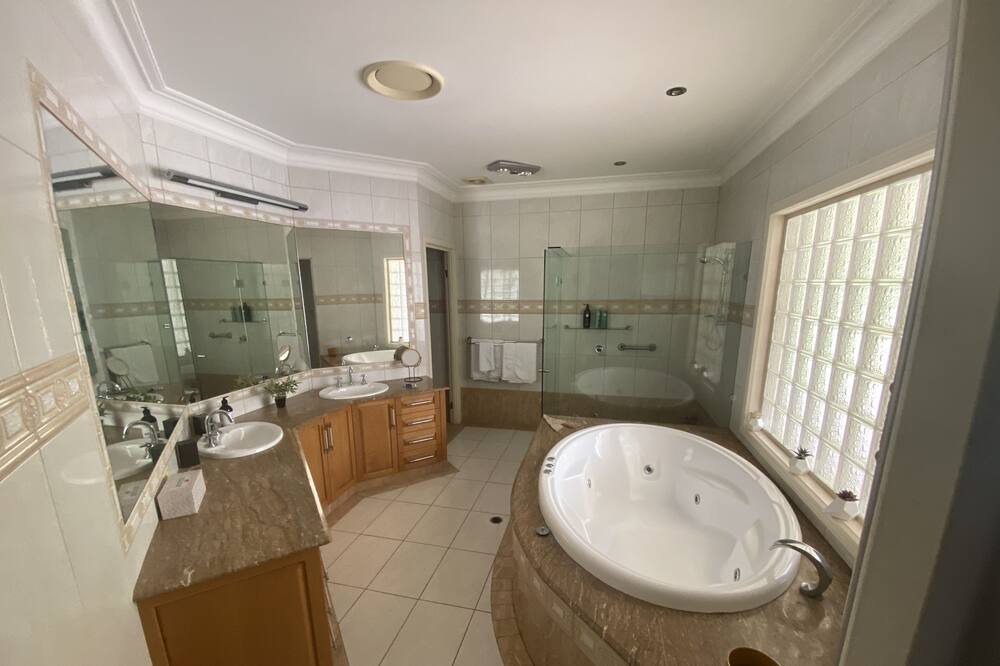Photo of Bathroom in Helensvale