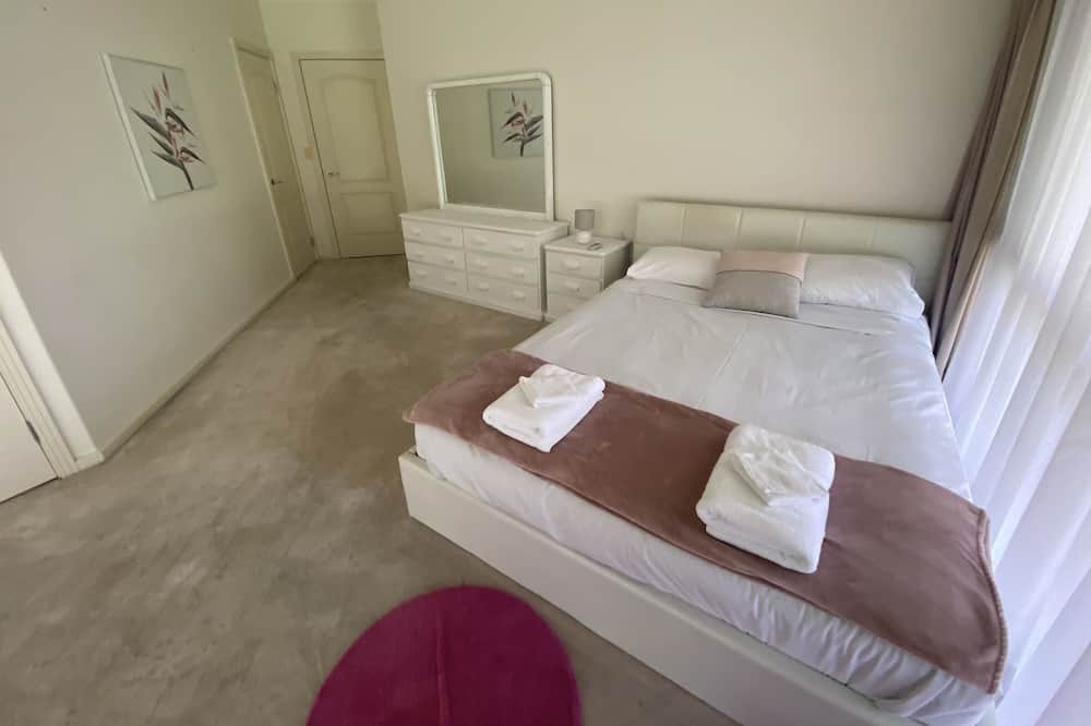 Photo of Bedroom in Helensvale