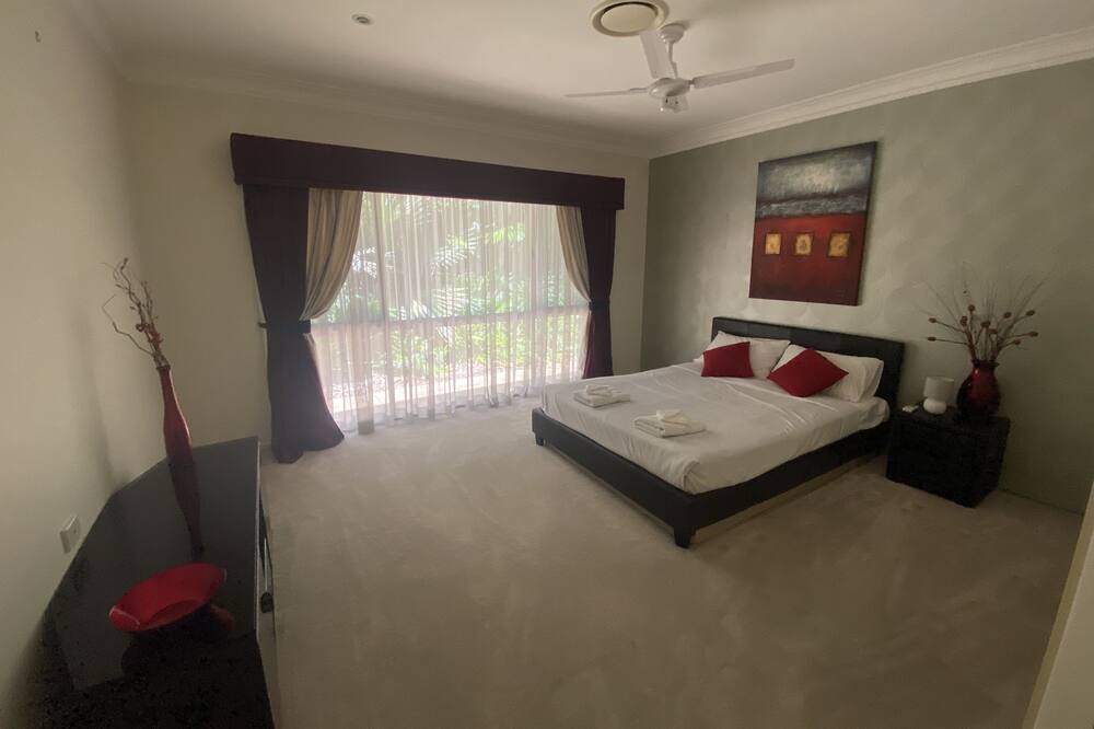Photo of Bedroom in Helensvale
