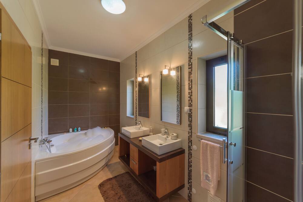 Photo of Bathroom in Sao Bartolomeu de Messines