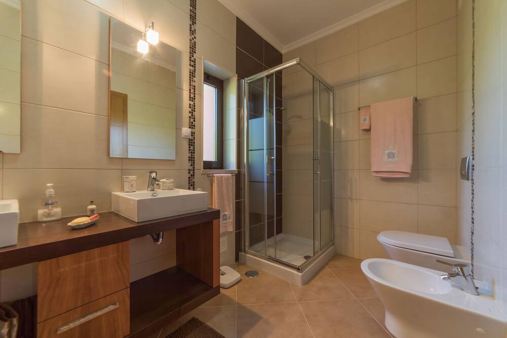 Photo of Bathroom in Sao Bartolomeu de Messines
