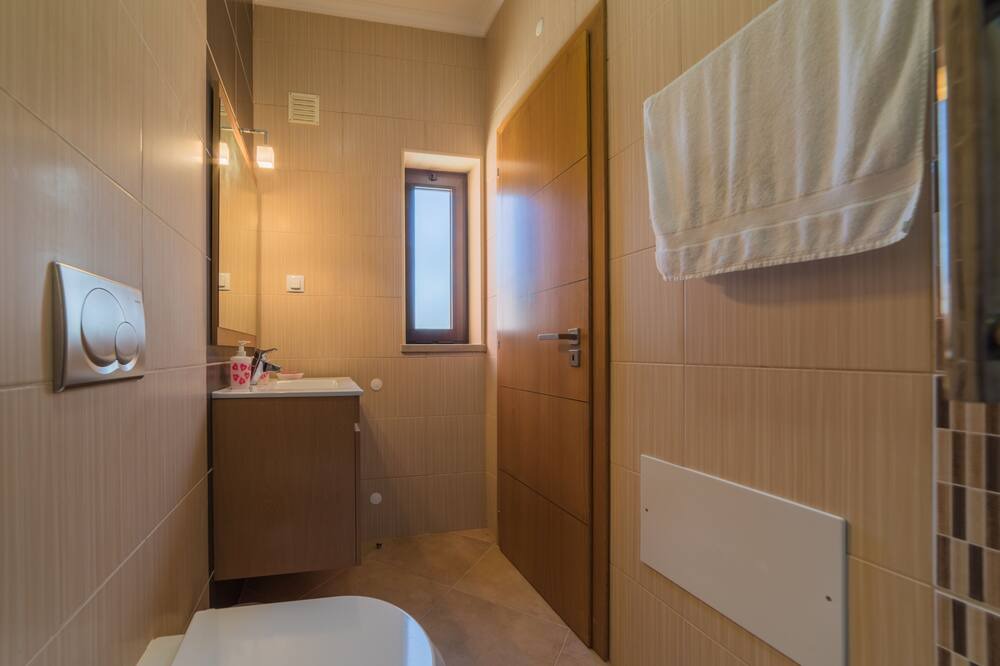 Photo of Bathroom in Sao Bartolomeu de Messines