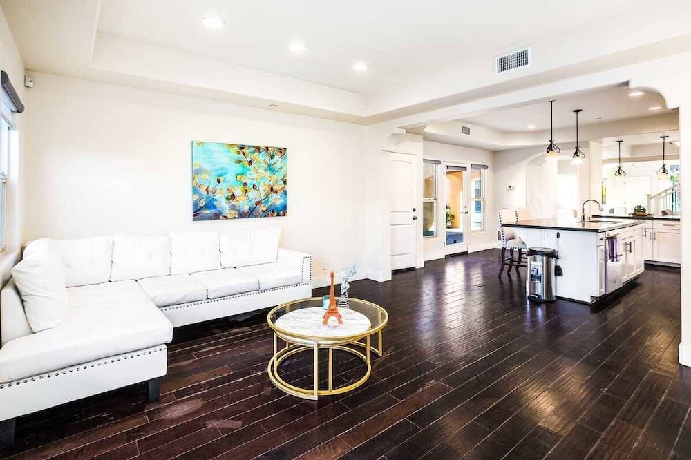 Photo of Livingroom in Glendora