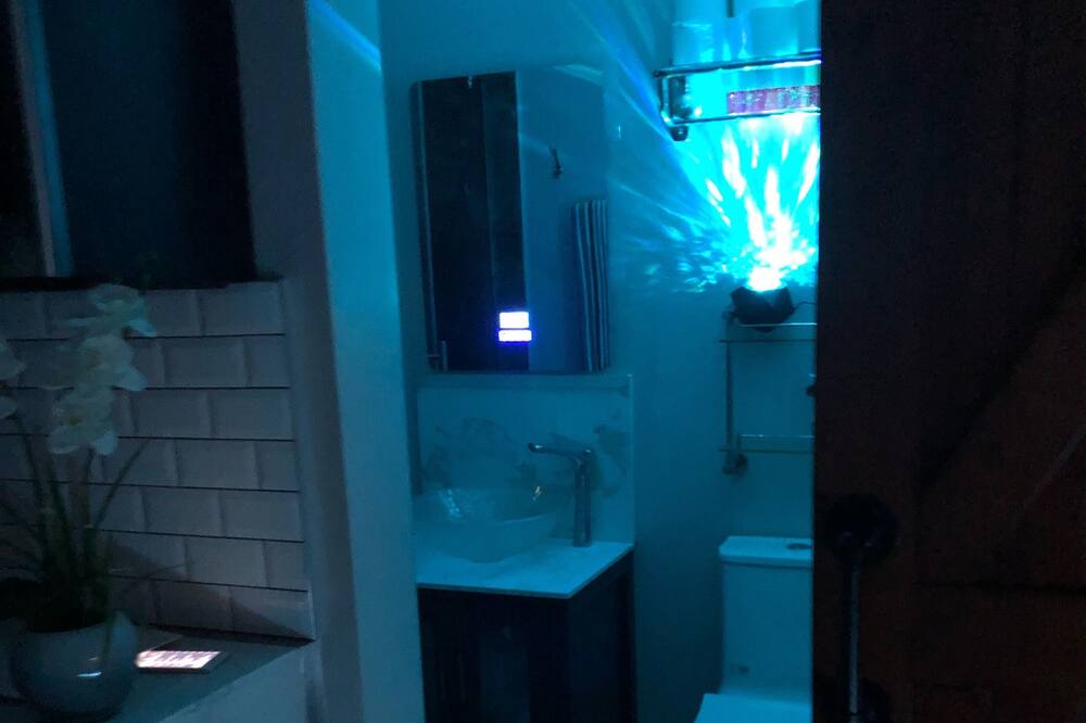 Photo of Bathroom in Gateway District