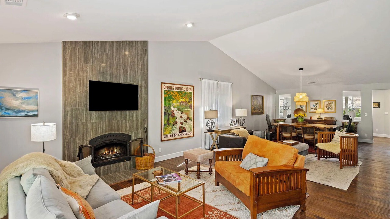 Photo of Livingroom in Los Alamos