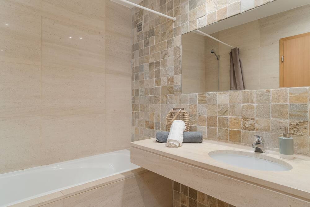 Photo of Bathroom in Azoia