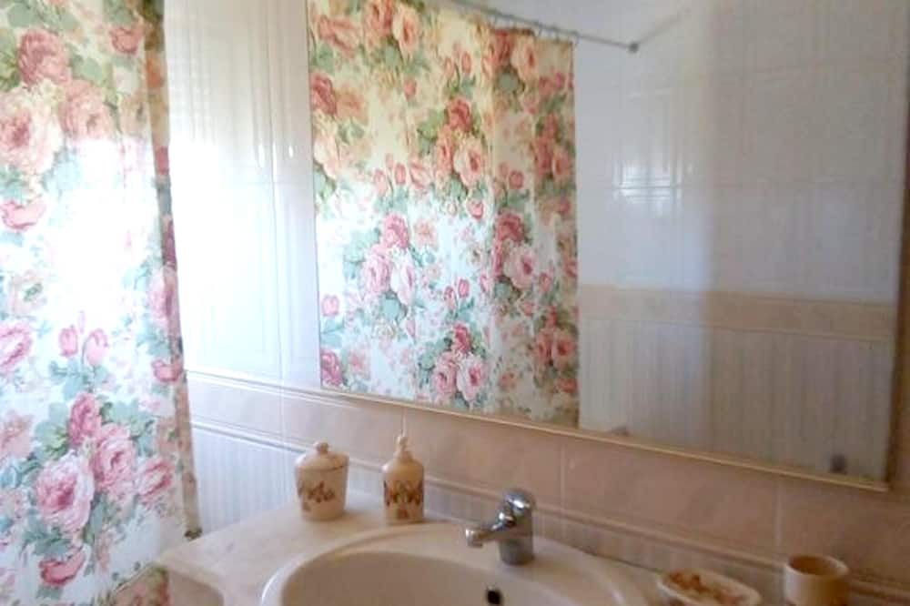 Photo of Bathroom in Ourem