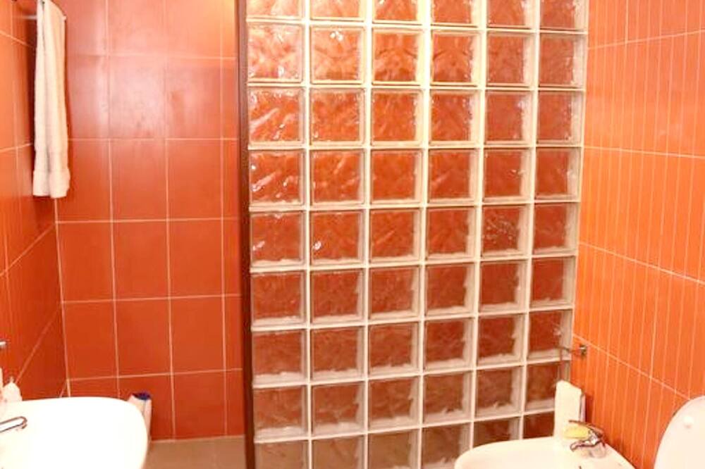 Photo of Bathroom in Resende