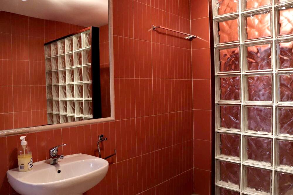 Photo of Bathroom in Resende