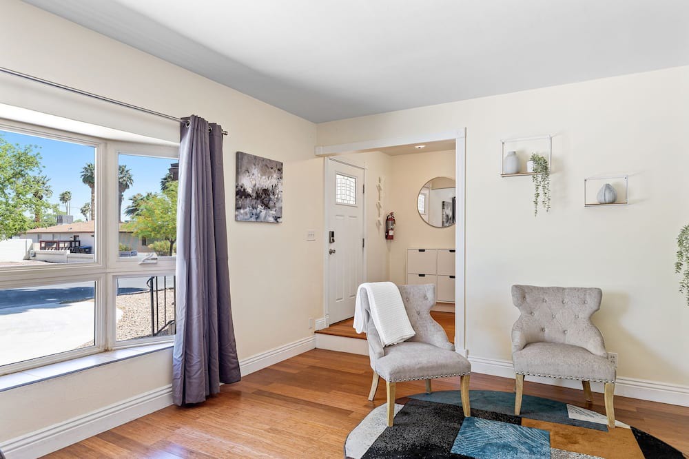 Photo of Livingroom in Rancho Oakey