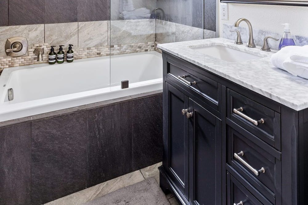 Photo of Bathroom in Rancho Oakey