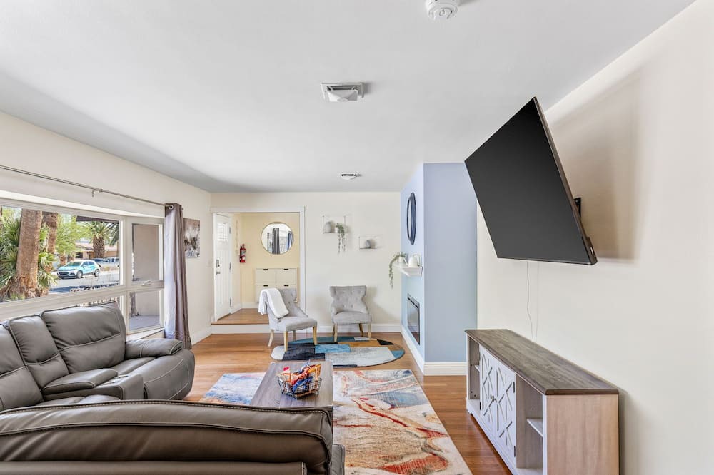 Photo of Livingroom in Rancho Oakey