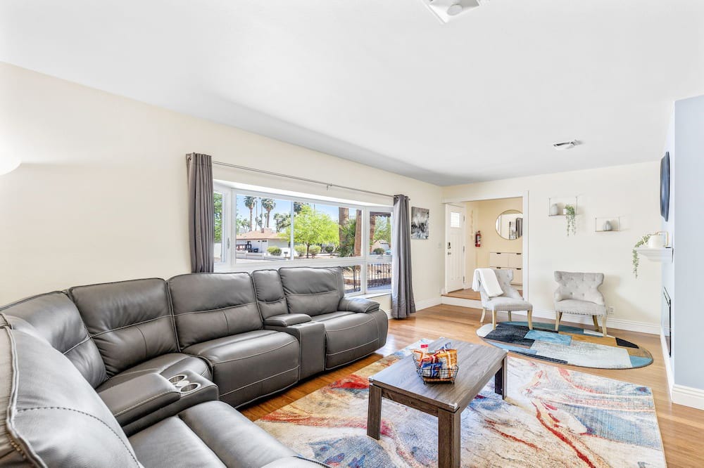 Photo of Livingroom in Rancho Oakey