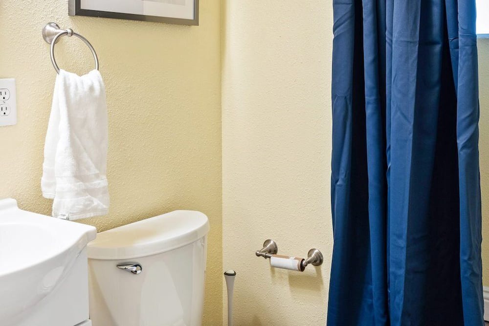 Photo of Bathroom in Rancho Oakey