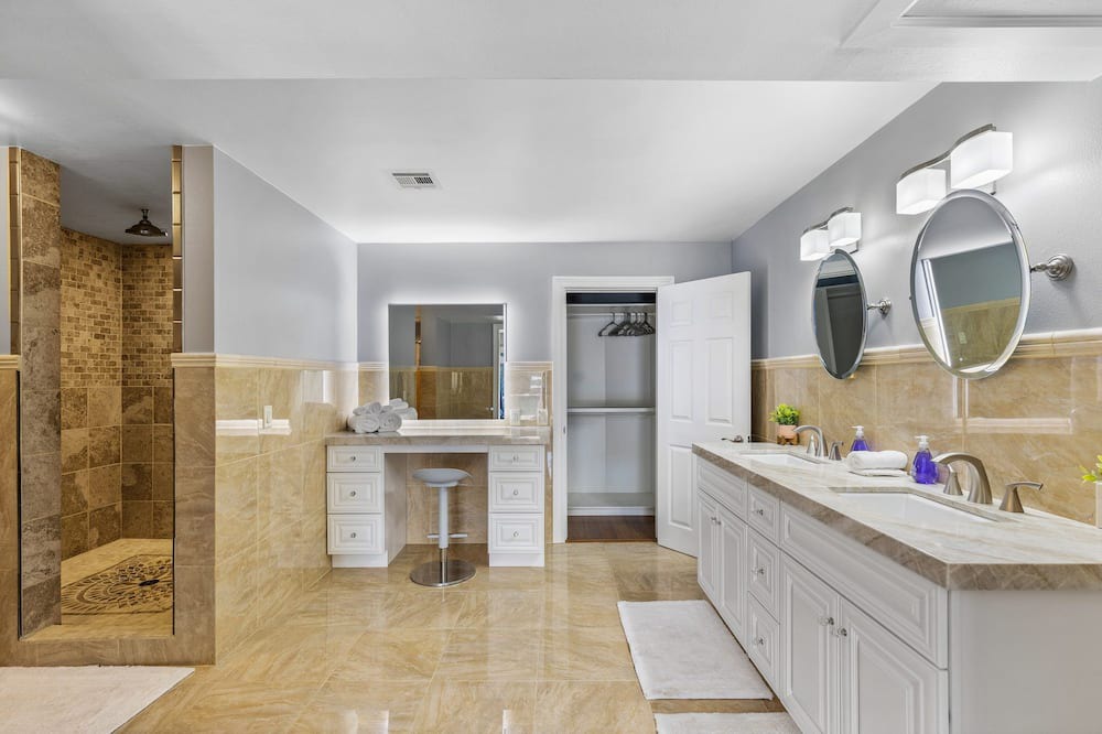 Photo of Bathroom in Rancho Oakey