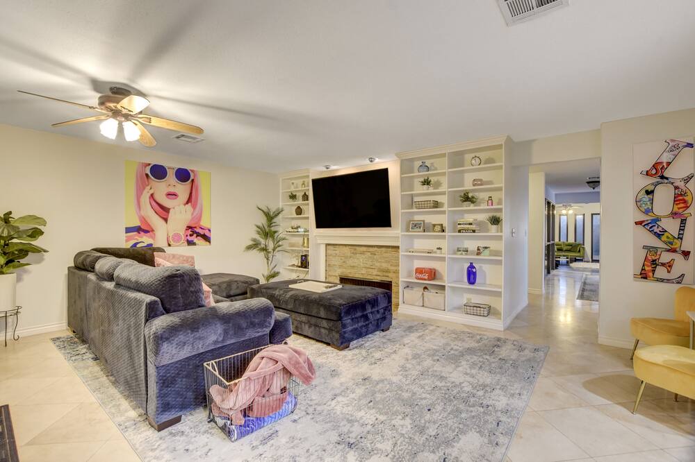 Photo of Livingroom in Rancho Oakey