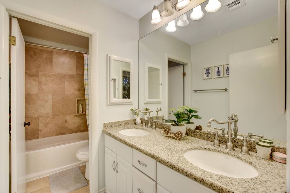 Photo of Bathroom in Rancho Oakey